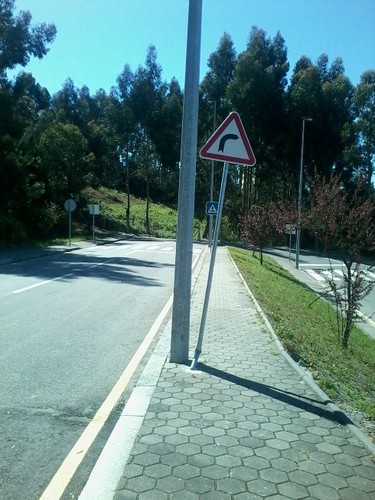 curva_perigosa_direita