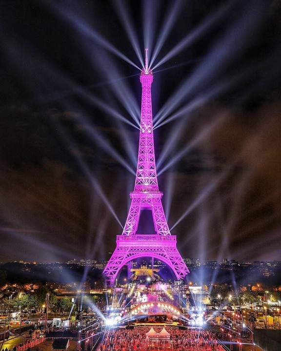octobre-rose-toureiffel.jpg