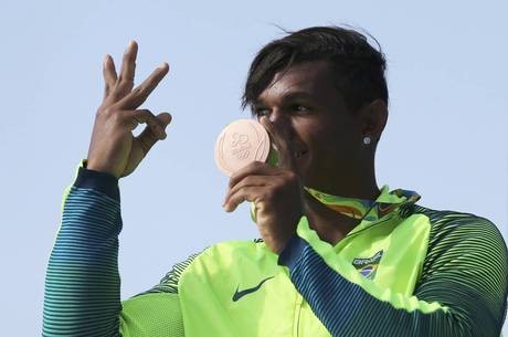 A terceira medalha de Isaquias A terceira medalha de Isaquias