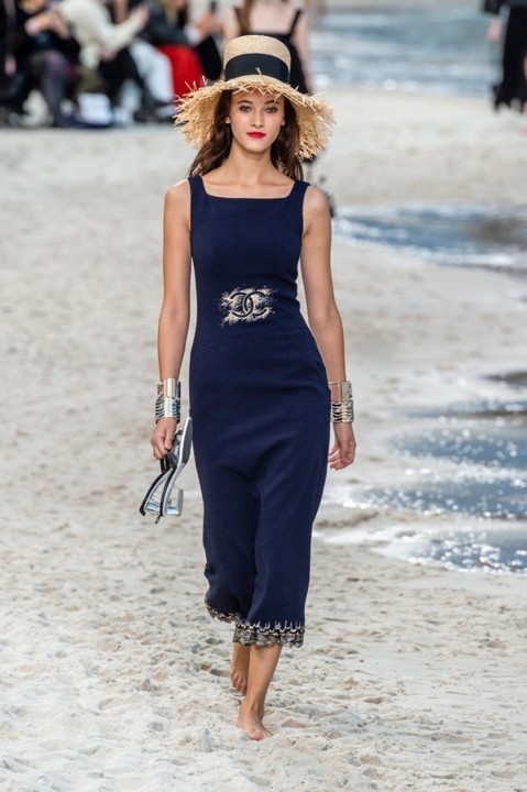 73-chanel-srping-summer-2019-beach-set.jpg
