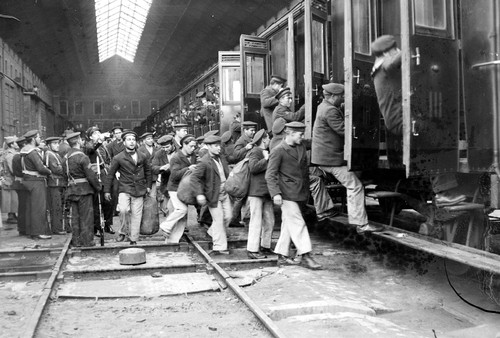 Partida Marinheiros para Sacavém, 1927, por Ferreira da Cunha