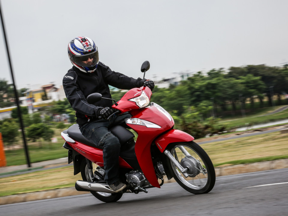 Desenho de Moto esportiva pintado e colorido por Usuário não registrado o  dia 08 de Julho do 2020