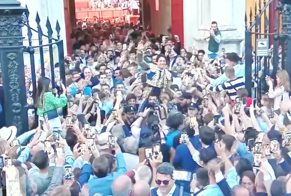 Roca Rey- Sevilha 21.04.2023.jpg