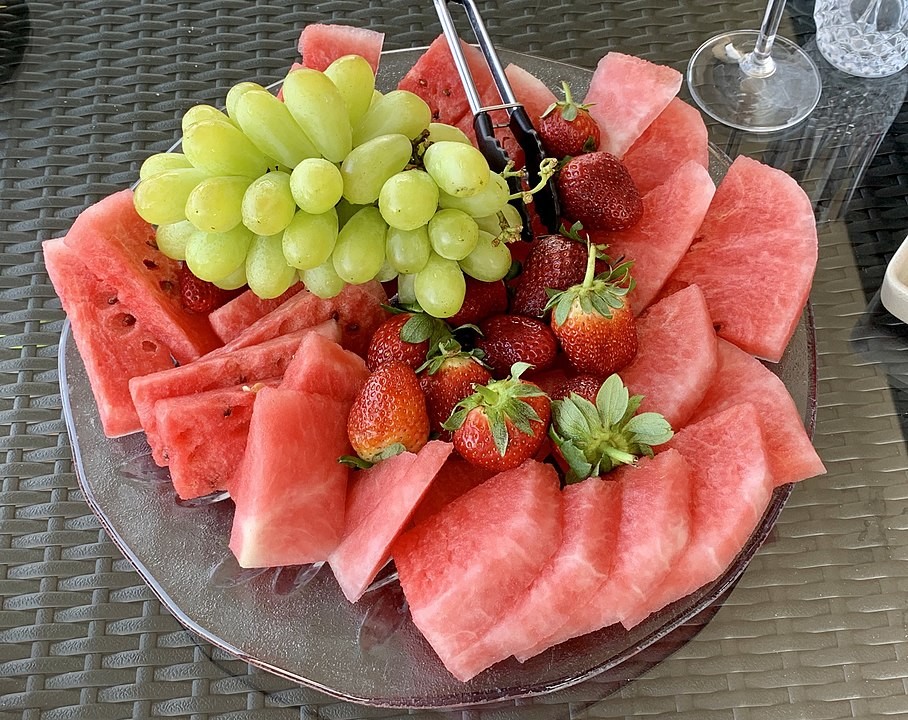 908px-Watermelon,_Strawberries_and_Grapes_plater.j 908px-Watermelon,_Strawberries_and_Grapes_plater.j