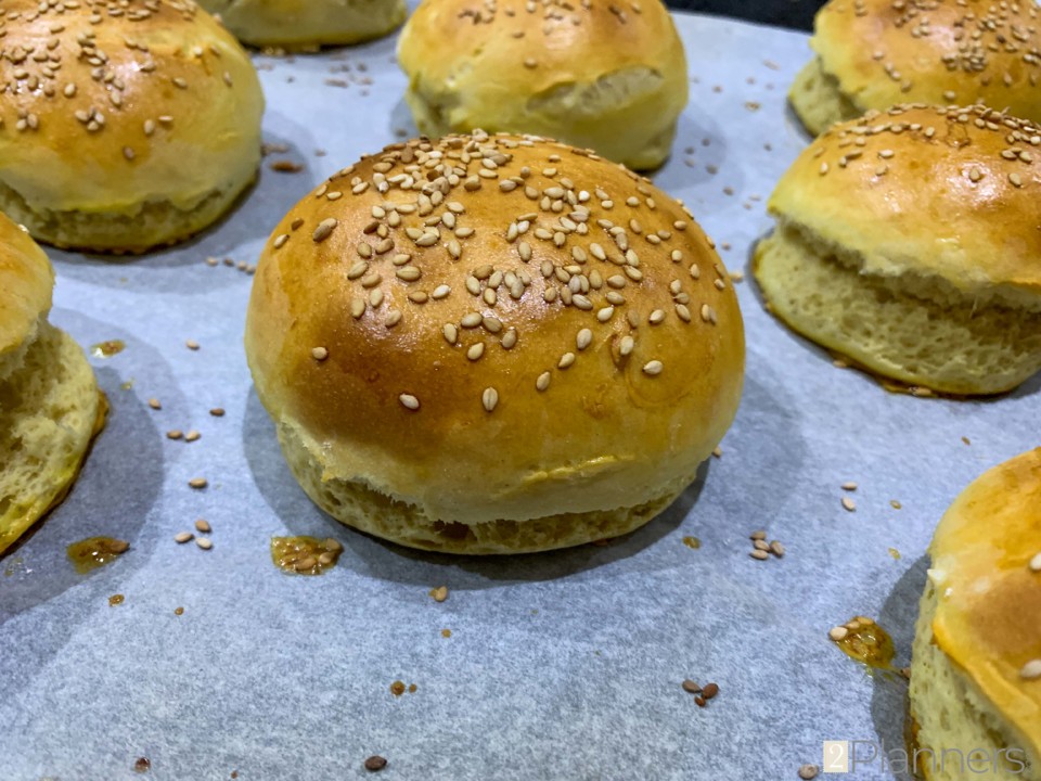 40min Burguer Buns Recipe - The 2 Planners