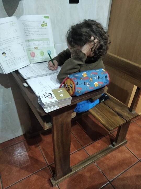 Não me canso disto escola.jpg