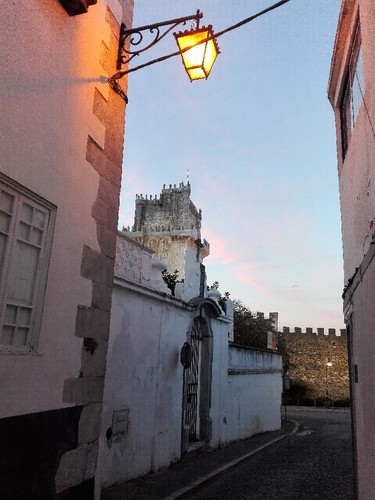 Castelo de Beja e Capela.jpg