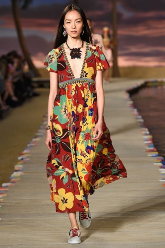 tommy-hilfiger-verao-rtw16-ny-34-654x983.jpg tommy-hilfiger-verao-rtw16-ny-34-654x983.jpg