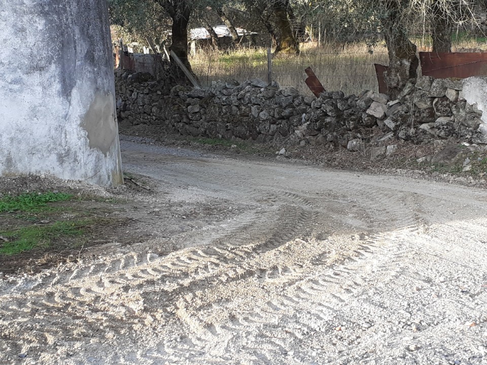 Gravilha na Travessa Fundão. Foto original. 2021.10.09.jpg