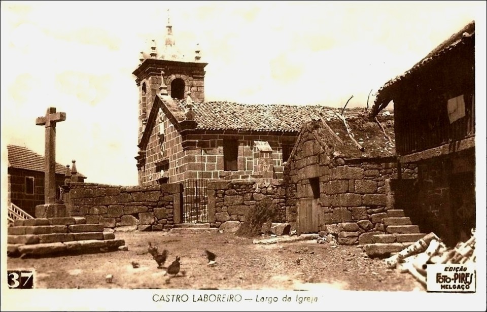 830 b -Castro Laboreiro, Largo da Igreja - Princí