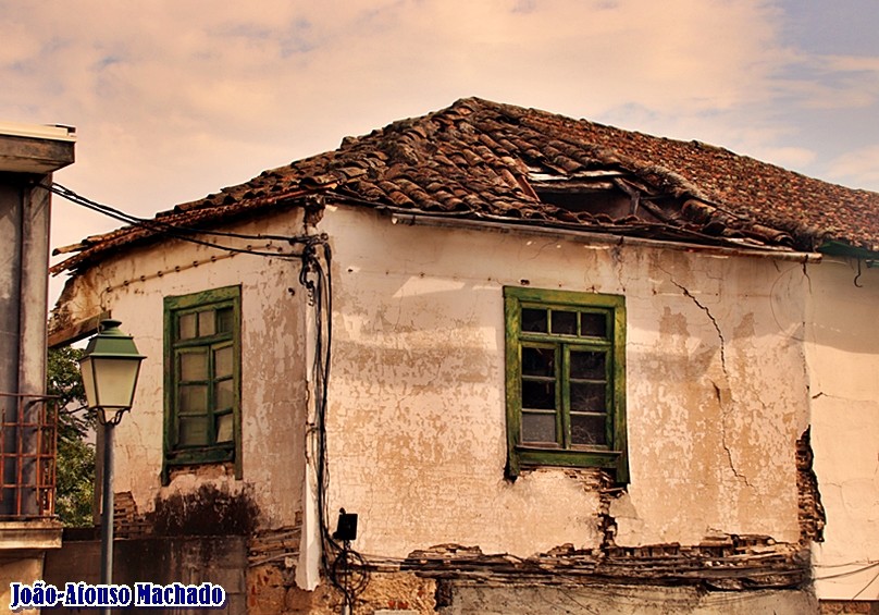 CASA  ESBURACADA.JPG