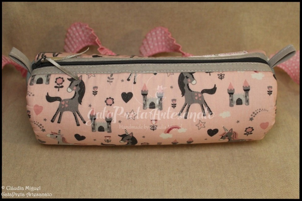 Estojos cilíndricos Bailarinas e Unicórnios2.JPG