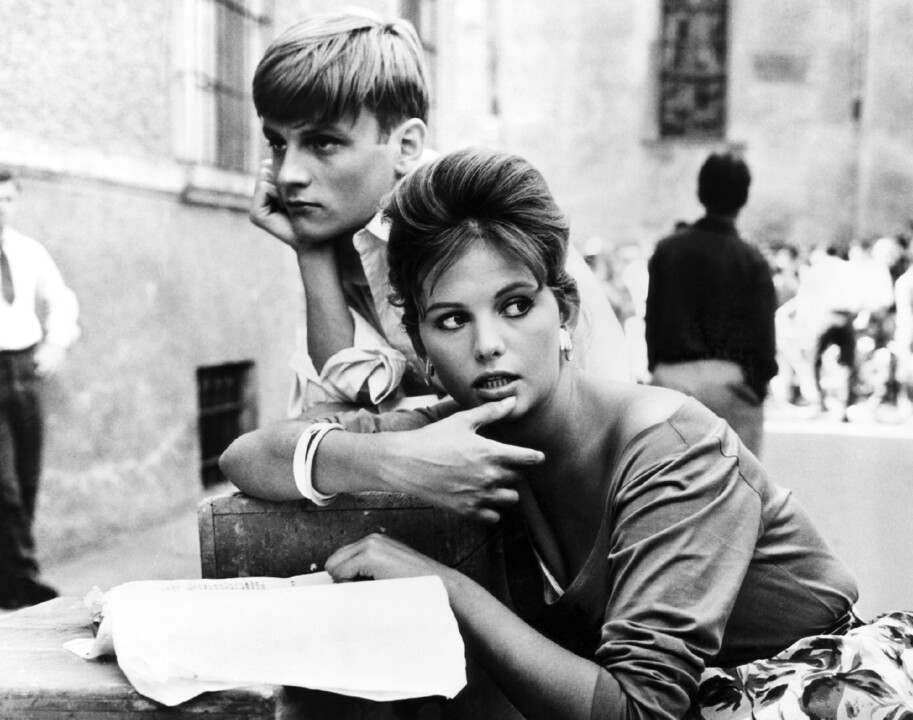 Girl With A Suitcase Everett Coll !.jpg