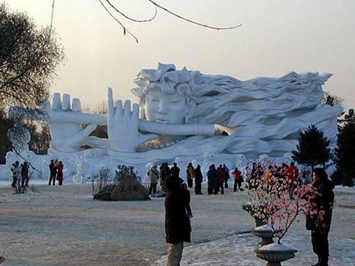 Festival de escultura em gelo na China1.jpg