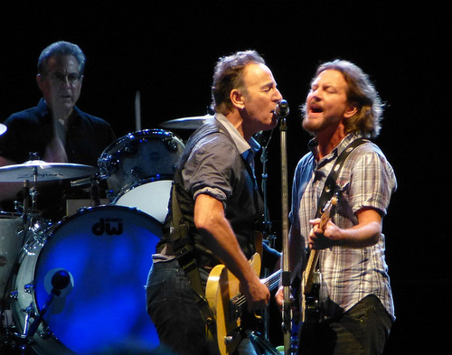 Bruce-Springsteen-Eddie-Vedder-Play-Perth-on-Same-