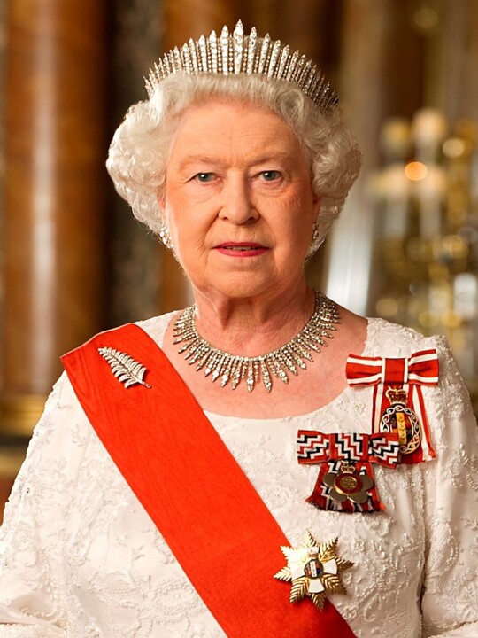 800px-Queen_Elizabeth_II_of_New_Zealand_(cropped).