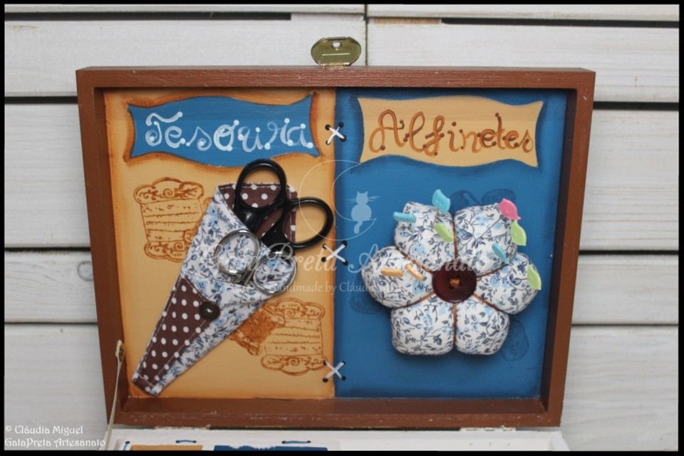 Caixa de costura Singer CamelII-5.JPG