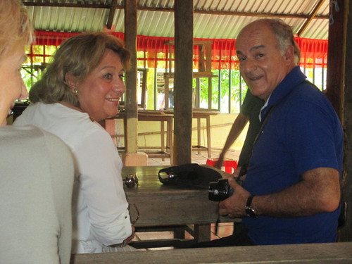 V-Amélia e Pepe na escola do delta.JPG