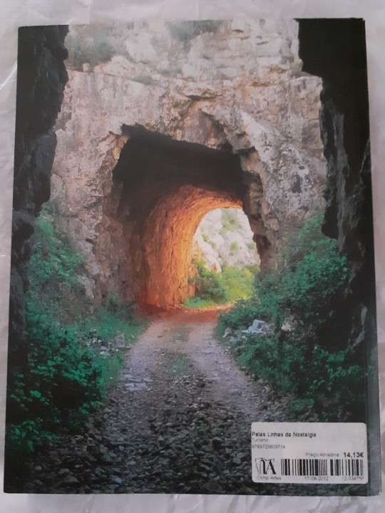 Contracapa do livro. Reprodução. 2022.01.03.jpg