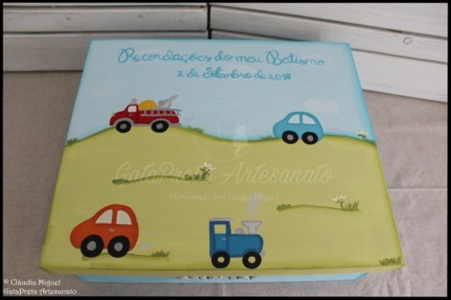 Caixa grande de batizado e moldura Carros e Comboi