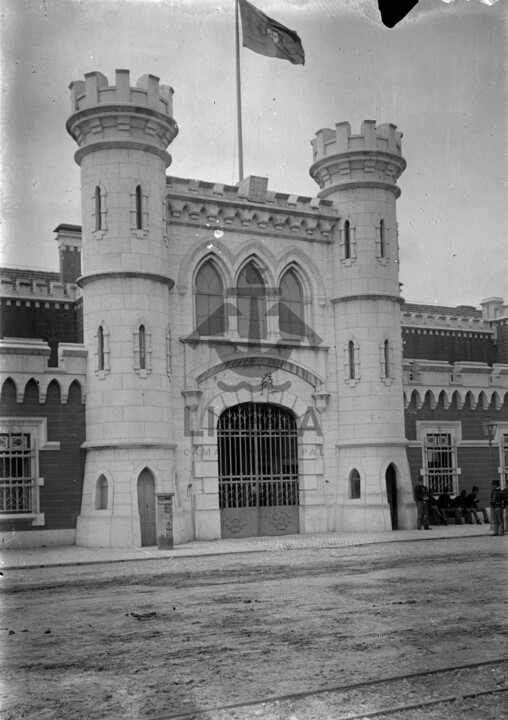 penitenciaria de Lisboa portao.jpg