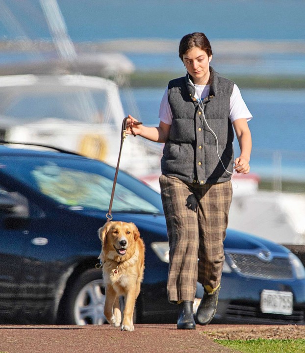 1542138899673_Lorde-and-her-dog-2.jpg 1542138899673_Lorde-and-her-dog-2.jpg