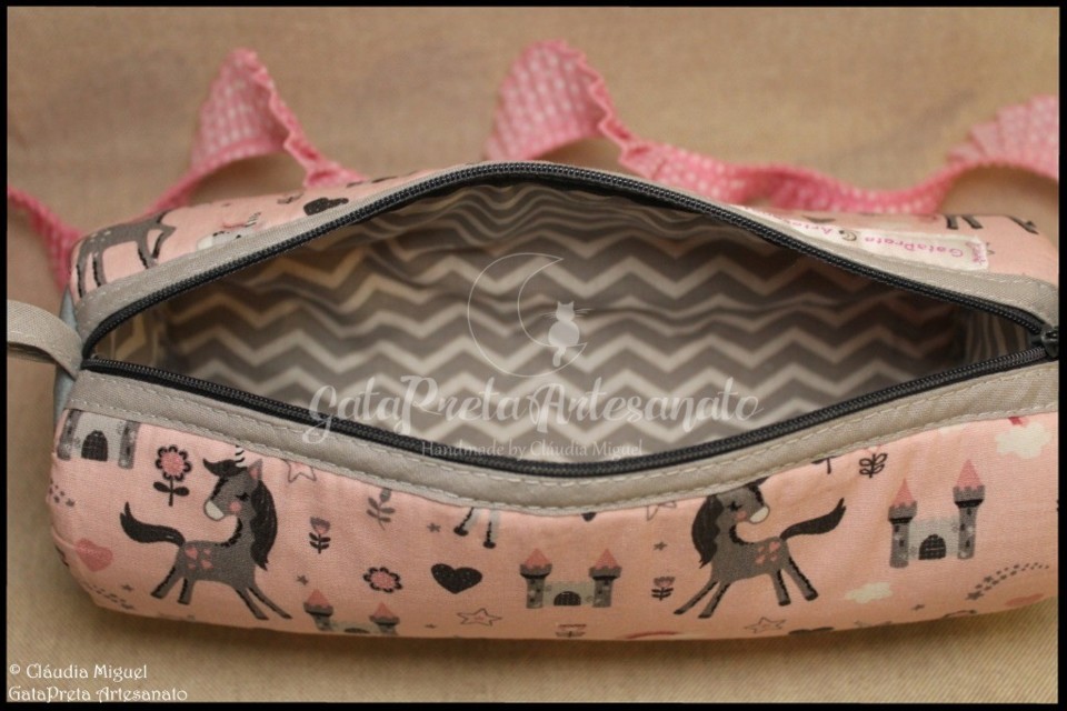 Estojos cilíndricos Bailarinas e Unicórnios4.JPG