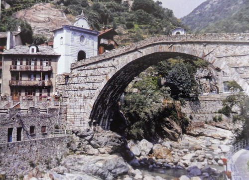 Ponte de Saint-Martin sobre o rio Lys, no vale de 