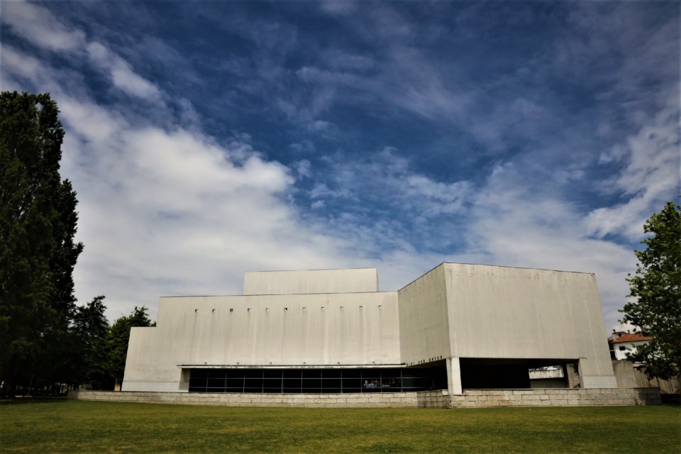 casa das Artes exterior.jpg