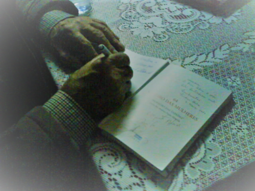 Humberto Filipe autografando