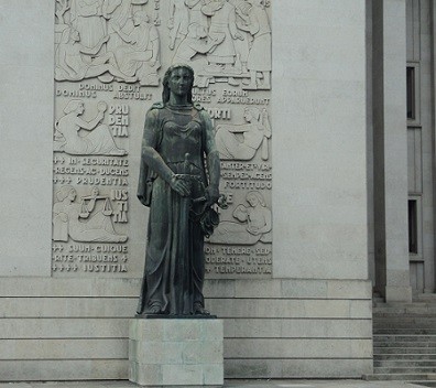 Estátua_da_Justica_(Palácio_da_Justica_do_Porto)
