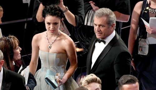 Mel-Gibson-Wife-Rosalind-Ross-Oscar-2017.jpg Mel-Gibson-Wife-Rosalind-Ross-Oscar-2017.jpg