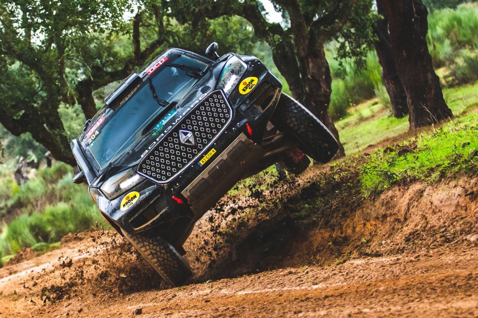 Borgward BX7 DKR da Borgward Rally Team (5).jpg Borgward BX7 DKR da Borgward Rally Team (5).jpg