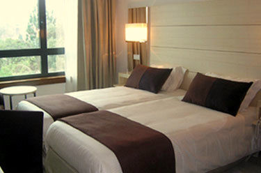 Dormidas e proveitos em queda na Região...