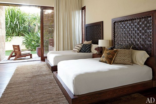 item27.rendition.slideshowHorizontal.cindy-crawfor