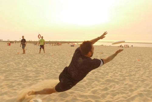 ULTIMATE-BEACH-FRISBEE-2.jpg