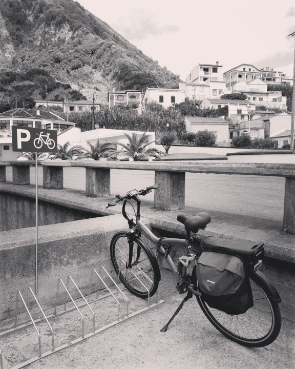 bicicleta_estacionamento.jpg bicicleta_estacionamento.jpg