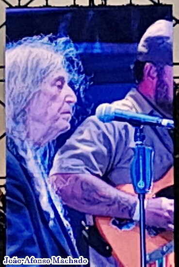 ECRÃ COM BAIXISTA (FILHO).jpg