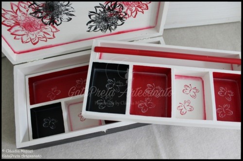 Caixa de bijuterias Red Flowers3.JPG