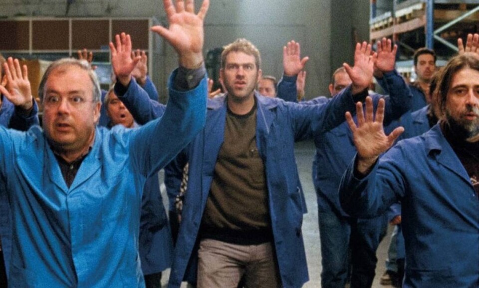 No-filme-funcionarios-da-fabrica-participam-de-ard