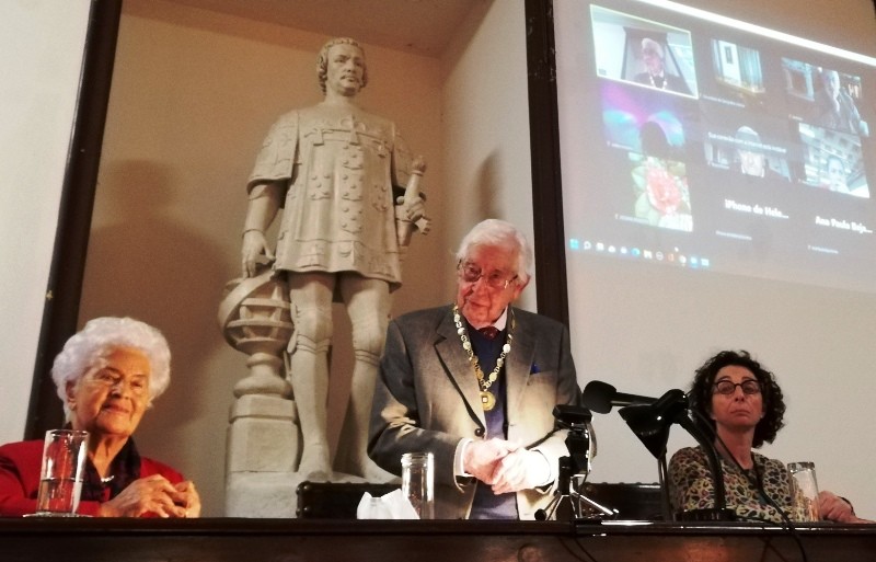 Mesa de honradbas.jpg