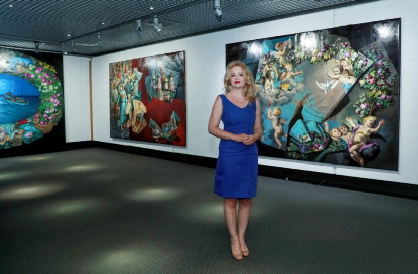 Daniela Anghel no Espaço 2 da Galeria de Arte.JPG