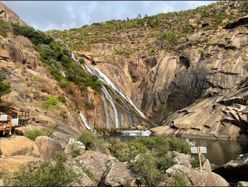 cascata de ezaro.PNG