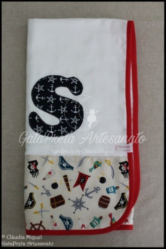 Fralda e prendedor de chupetas Piratas2.JPG