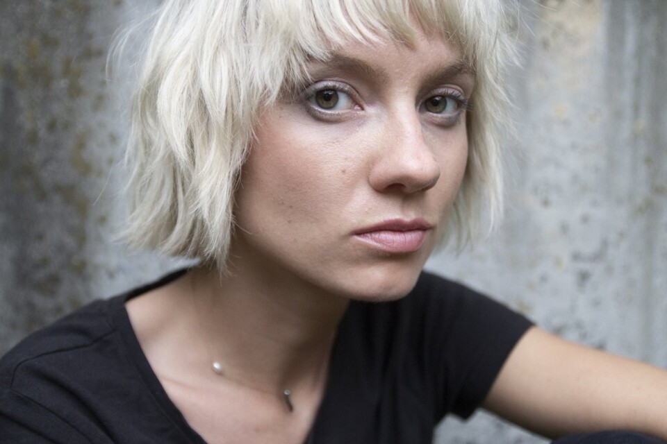 MV5BNTFkYzdkNTYtNzg1MC00MDY4LWFlNzktN2MwMjUyMjk2NT