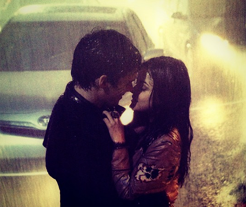 Aria-Ezra-2x17-ezra-and-aria-28396553-500-421-2.pn