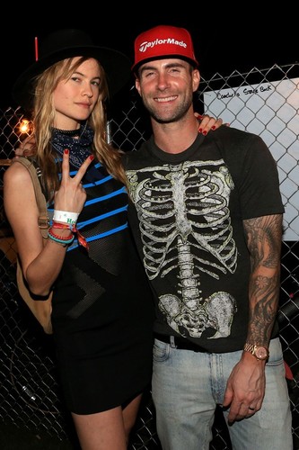 adam-levine-behati-prinsloo-coachella-vogue-13apr1