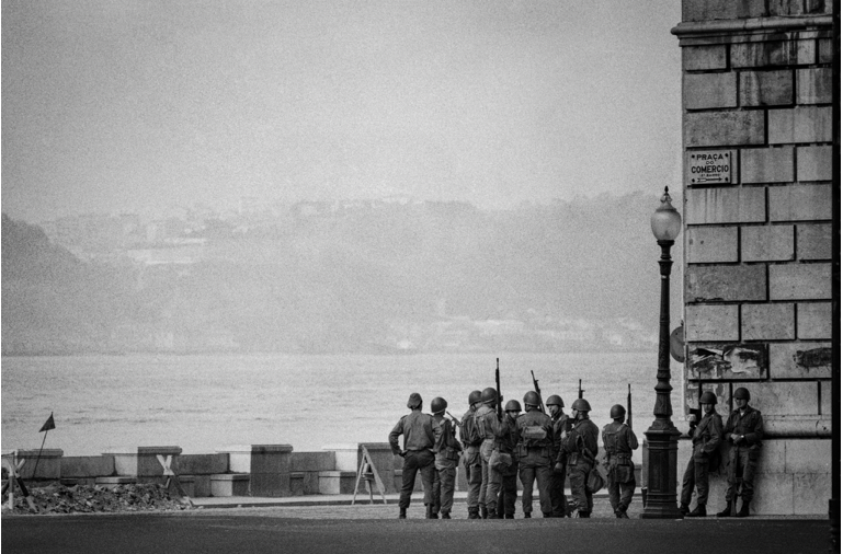 Exposicao_25_de_Abril_de_1974_ Quinta-feira_credit