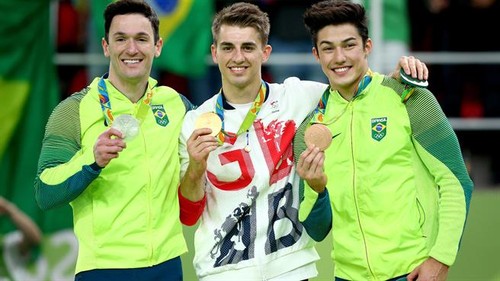 Diego Hypólito, à esquerda, conquistou a medalha de prata Diego Hypólito, à esquerda, conquistou a medalha de prata