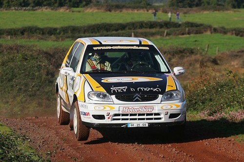 Lomba no terceiro troço da prova...